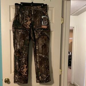 Realtree Women's Camo Pants with Arctic Shield. Size L. Brand new; no wear.
